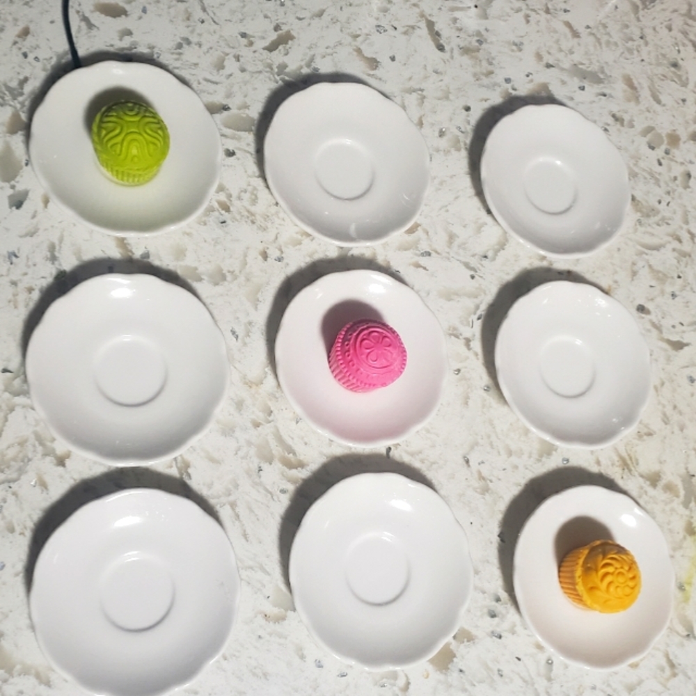 Small plates white color